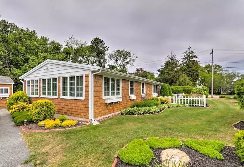 Charming Hyannis Cottage: 1 Mi To Beach!