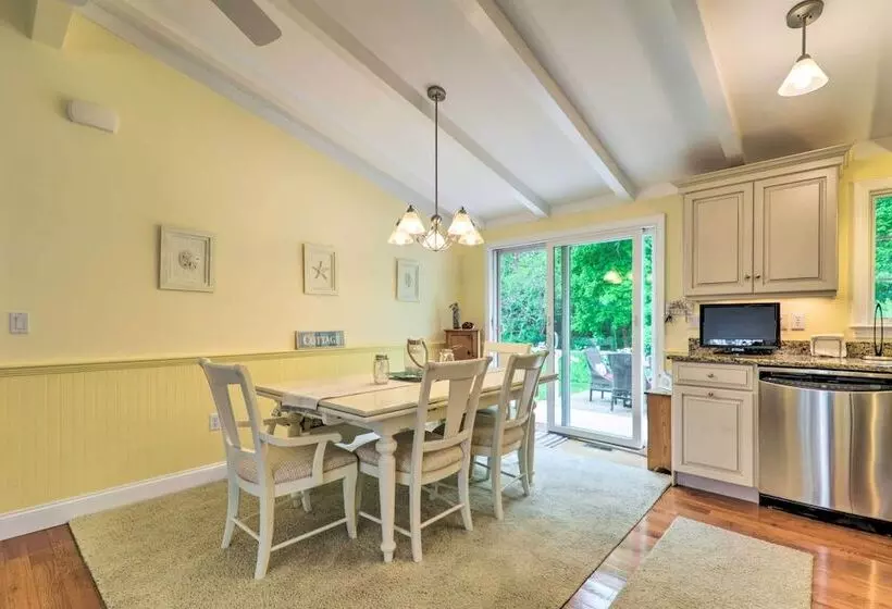 Charming Hyannis Cottage: 1 Mi To Beach!
