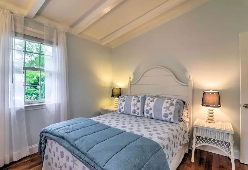 Charming Hyannis Cottage: 1 Mi To Beach!