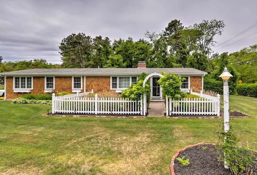 Charming Hyannis Cottage: 1 Mi To Beach!