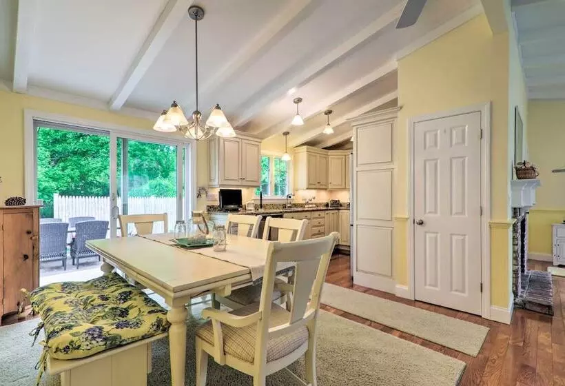 Charming Hyannis Cottage: 1 Mi To Beach!