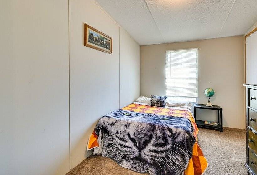 Cozy Kentucky Retreat W/ Deck, Grill & Fire Pit!