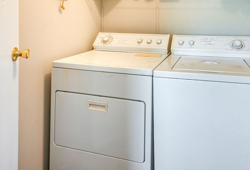 Cozy Kentucky Retreat W/ Deck, Grill & Fire Pit!