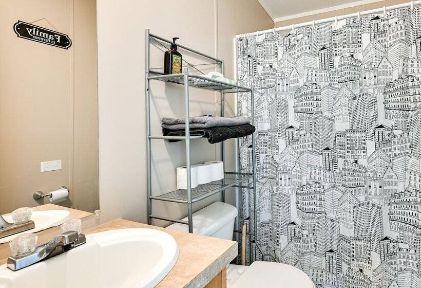 Cozy Kentucky Retreat W/ Deck, Grill & Fire Pit!