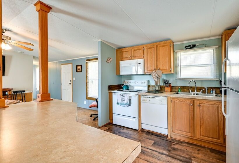 Cozy Kentucky Retreat W/ Deck, Grill & Fire Pit!