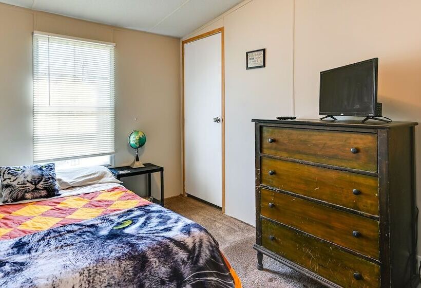 Cozy Kentucky Retreat W/ Deck, Grill & Fire Pit!