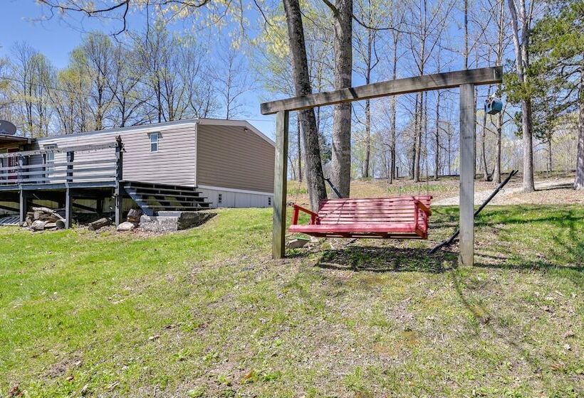 Cozy Kentucky Retreat W/ Deck, Grill & Fire Pit!