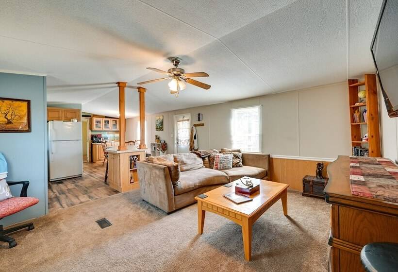 Cozy Kentucky Retreat W/ Deck, Grill & Fire Pit!