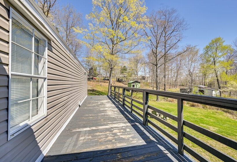 Cozy Kentucky Retreat W/ Deck, Grill & Fire Pit!
