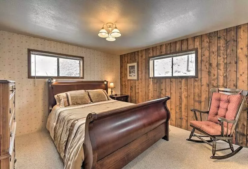 Cozy Log Cabin Escape In The Heart Of Creede!