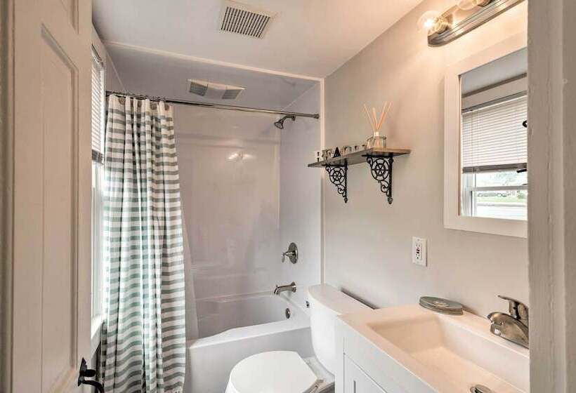 Cozy Sea Street Cottage 1 Mile To Ferry Boats!