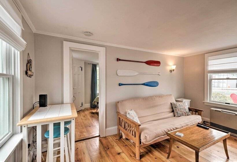 Cozy Sea Street Cottage 1 Mile To Ferry Boats!