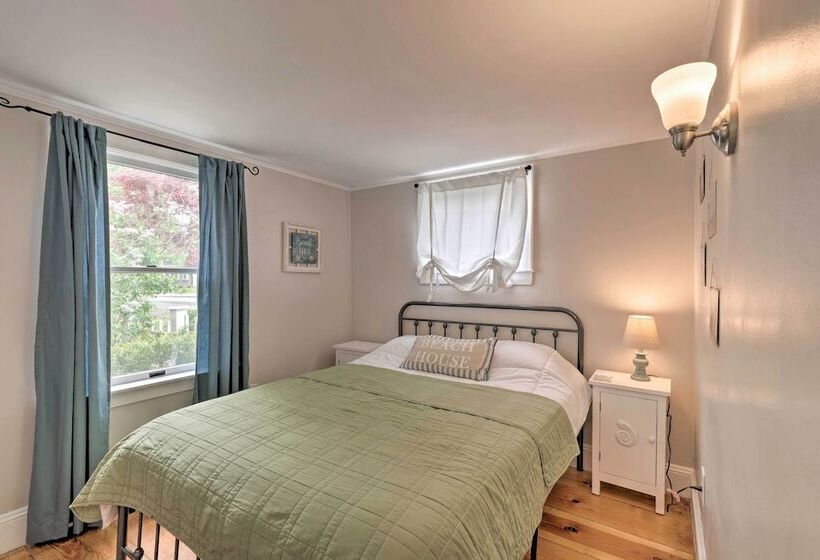 Cozy Sea Street Cottage 1 Mile To Ferry Boats!