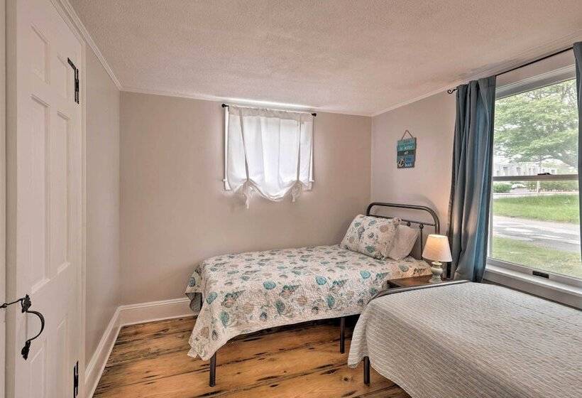 Cozy Sea Street Cottage 1 Mile To Ferry Boats!
