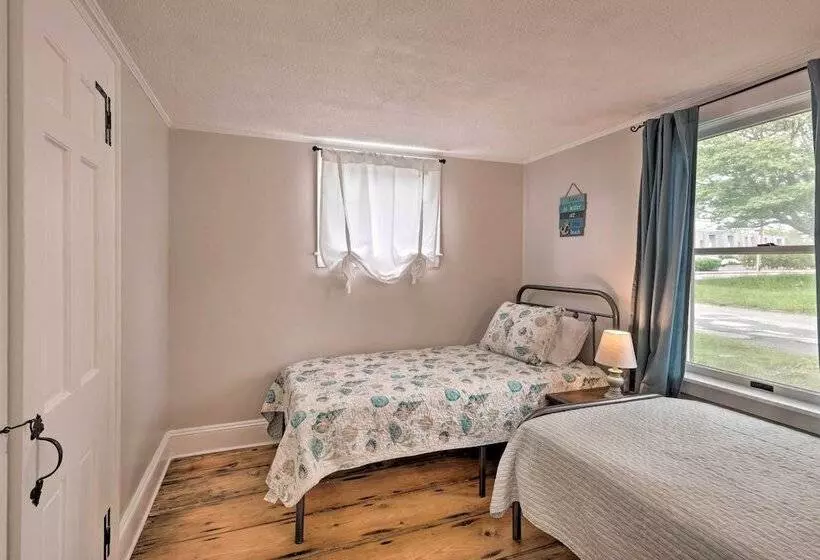 Cozy  Sea Street Cottage    1 Mile To Ferry Boats!