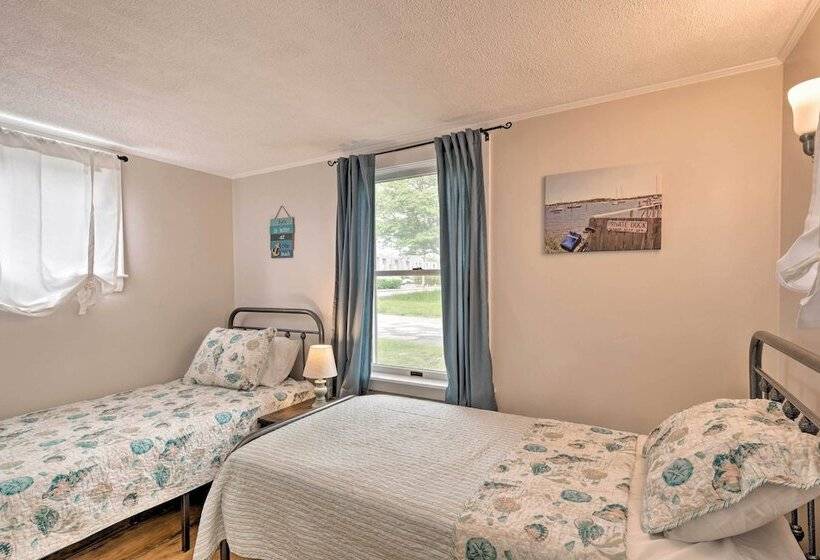 Cozy Sea Street Cottage 1 Mile To Ferry Boats!