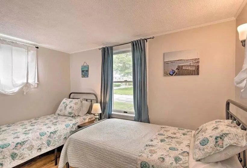 Cozy  Sea Street Cottage    1 Mile To Ferry Boats!