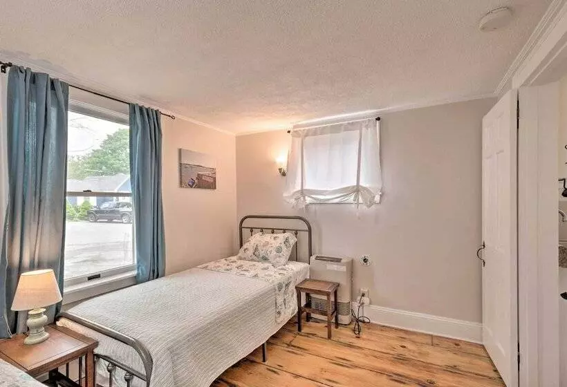 Cozy  Sea Street Cottage    1 Mile To Ferry Boats!