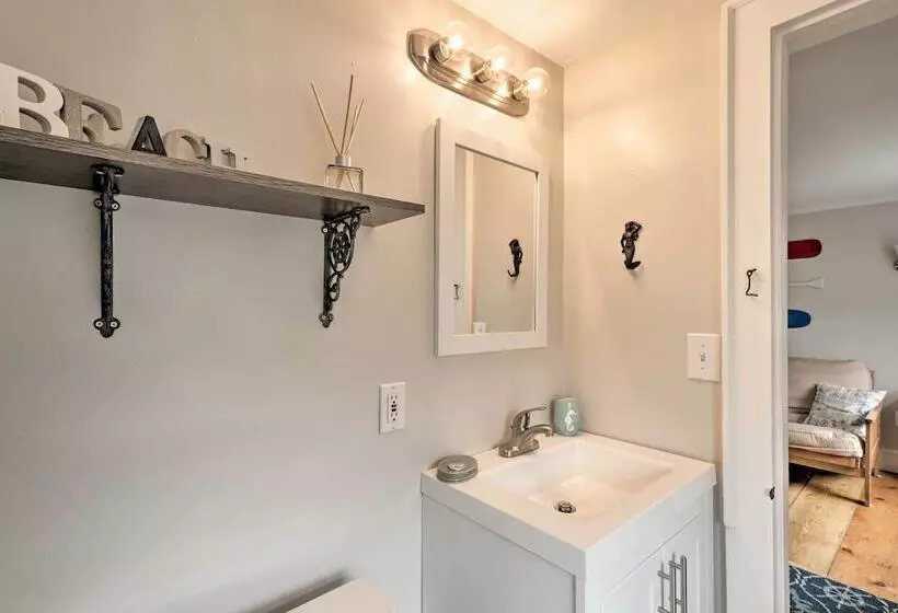 Cozy  Sea Street Cottage    1 Mile To Ferry Boats!