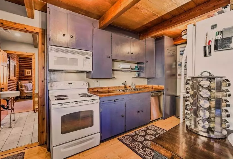 Dog Friendly Kings Beach Log Cabin W/ Hot Tub!