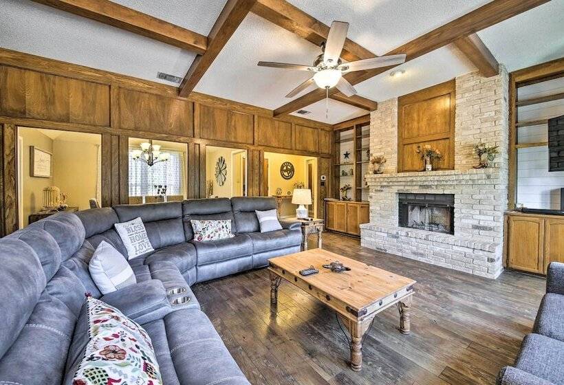 Family Friendly San Antonio Home W/ Hot Tub & Deck