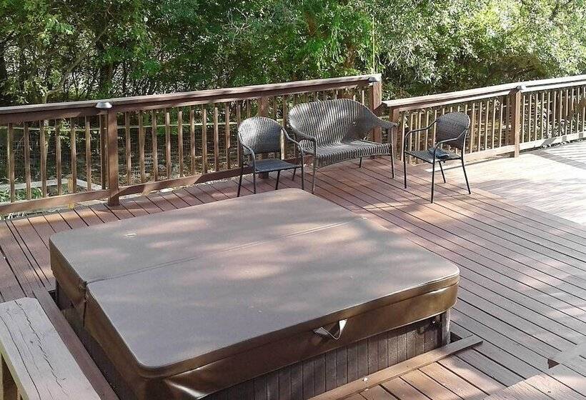 Family Friendly San Antonio Home W/ Hot Tub & Deck