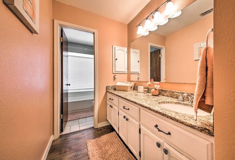 Family Friendly San Antonio Home W/ Hot Tub & Deck