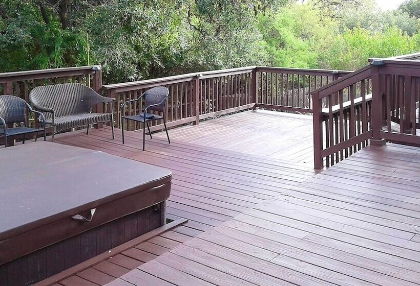 Family Friendly San Antonio Home W/ Hot Tub & Deck