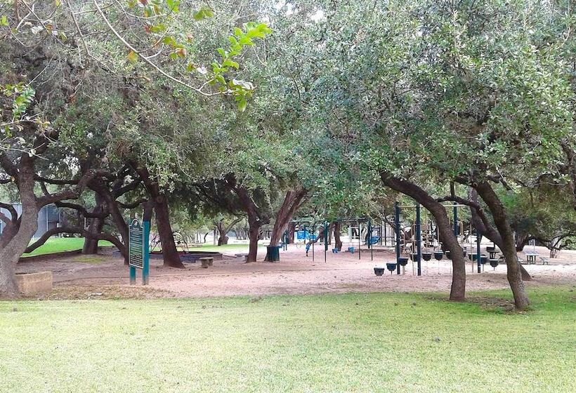 Family Friendly San Antonio Home W/ Hot Tub & Deck