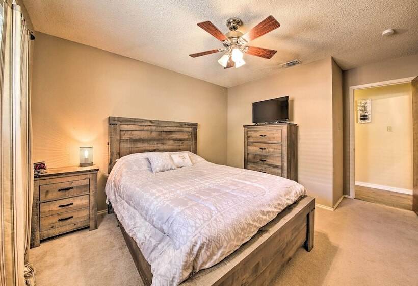 Family Friendly San Antonio Home W/ Hot Tub & Deck