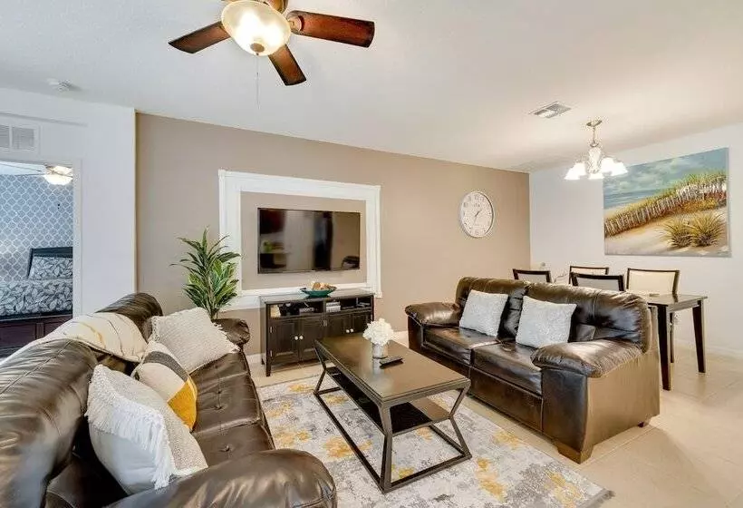 Central Family Home W/ Lanai < 10 Mi To Disney!