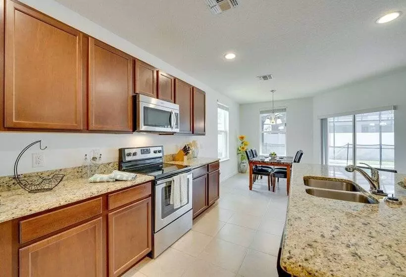 Central Family Home W/ Lanai < 10 Mi To Disney!