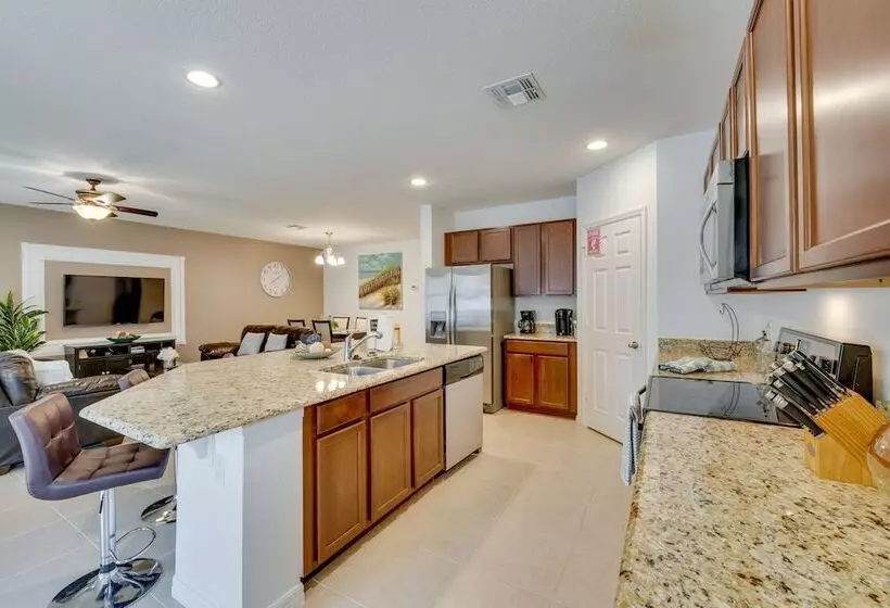 Central Family Home W/ Lanai < 10 Mi To Disney!