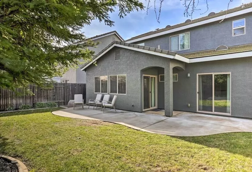 Family Friendly Lincoln Home: 8 Mi To Casino!