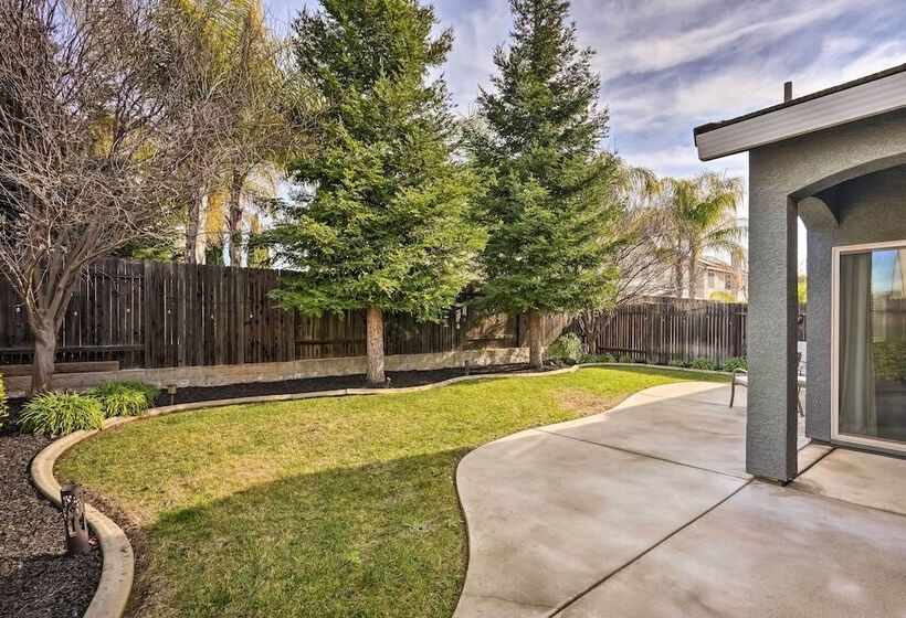 Family Friendly Lincoln Home: 8 Mi To Casino!