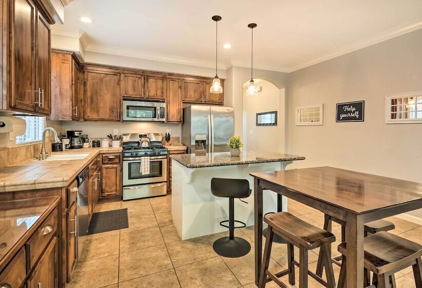 Family Friendly Lincoln Home: 8 Mi To Casino!