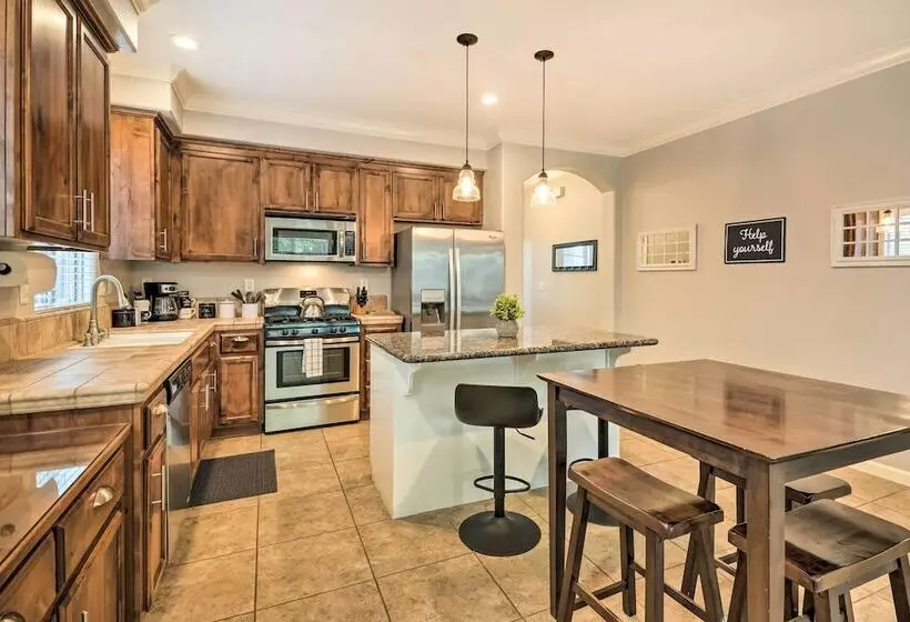 Family Friendly Lincoln Home: 8 Mi To Casino!