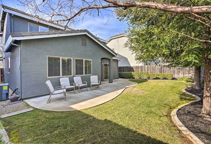 Family Friendly Lincoln Home: 8 Mi To Casino!