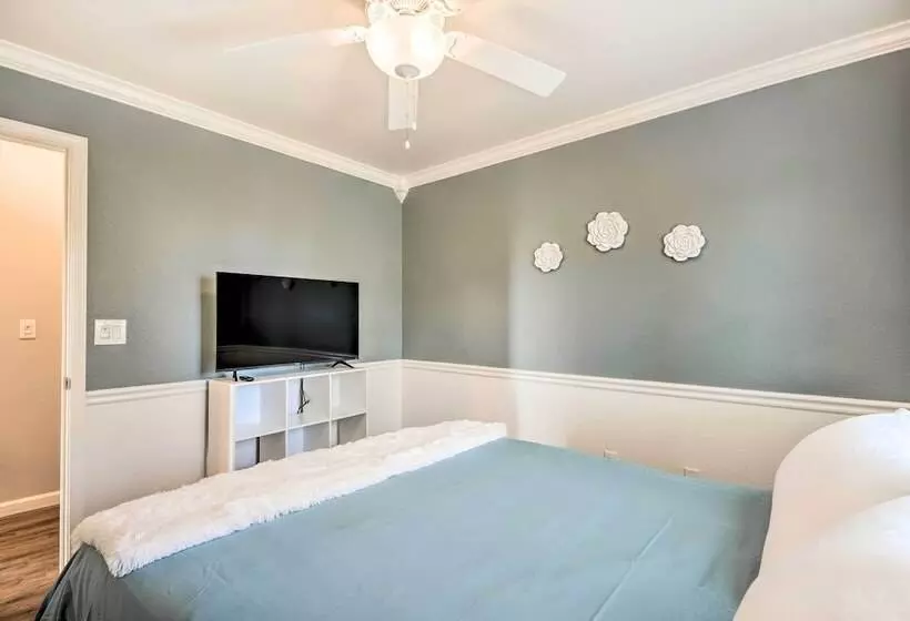 Family Friendly Lincoln Home: 8 Mi To Casino!