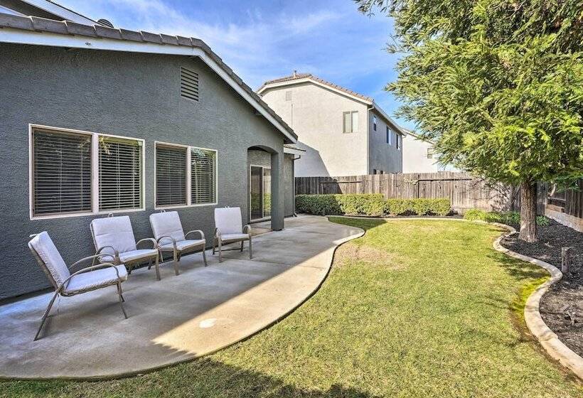 Family Friendly Lincoln Home: 8 Mi To Casino!