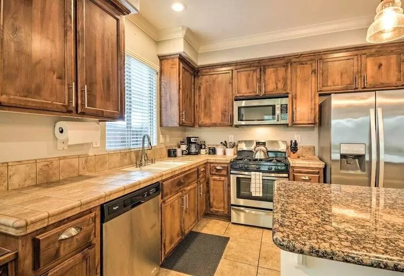 Family Friendly Lincoln Home: 8 Mi To Casino!