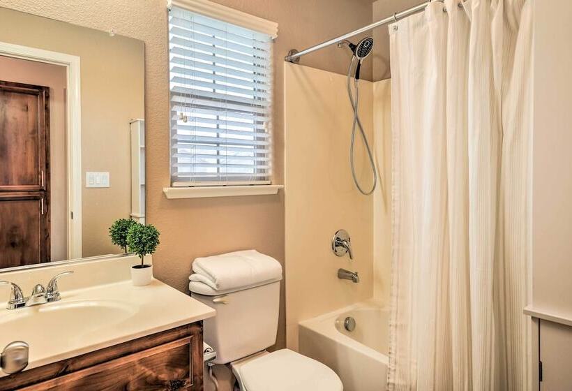 Family Friendly Lincoln Home: 8 Mi To Casino!