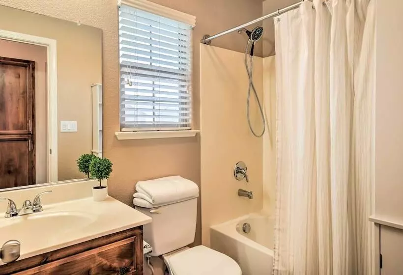 Family Friendly Lincoln Home: 8 Mi To Casino!