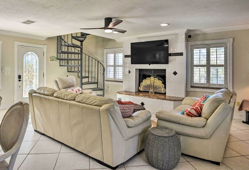 Flagler Beach Oceanfront Haven W/ Hot Tub!