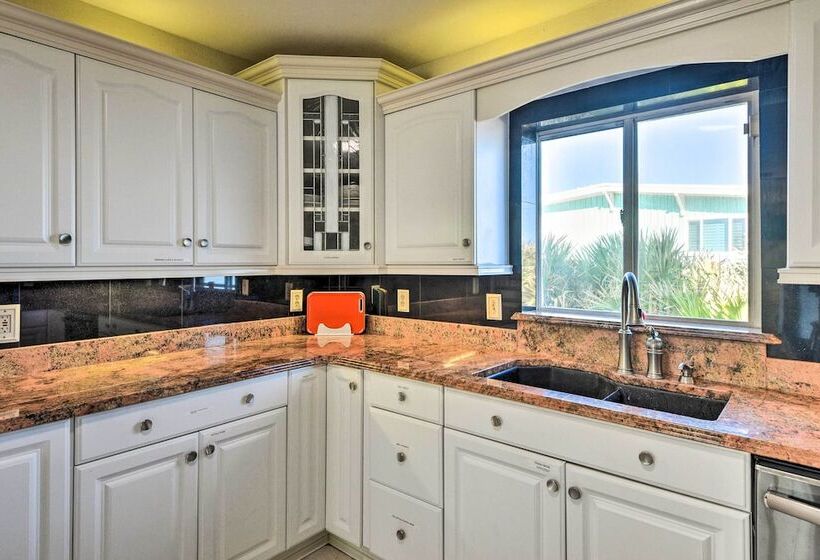 Flagler Beach Oceanfront Haven W/ Hot Tub!