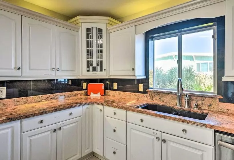 Flagler Beach Oceanfront Haven W/ Hot Tub!