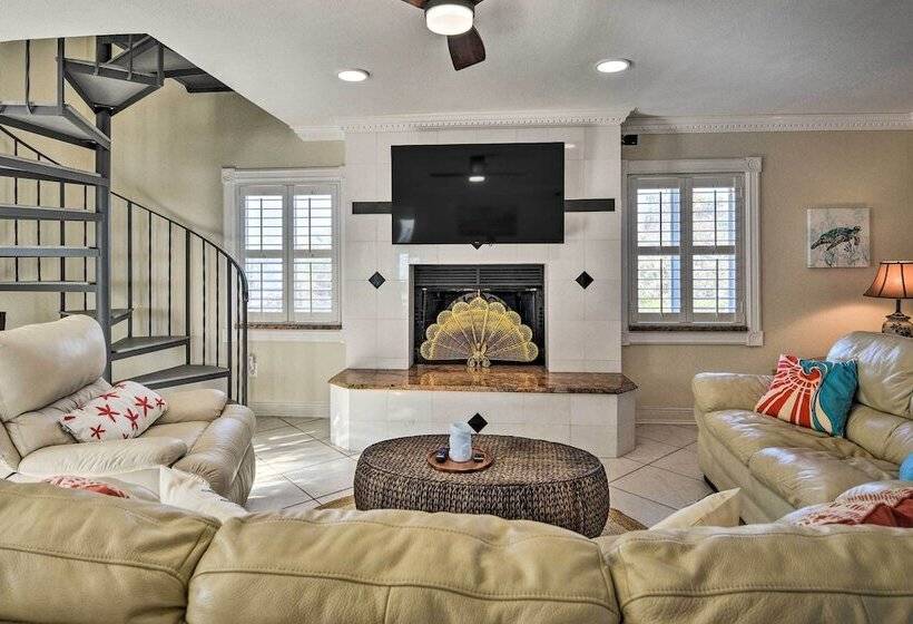 Flagler Beach Oceanfront Haven W/ Hot Tub!