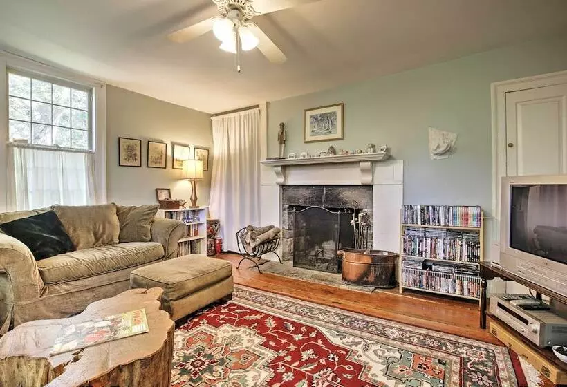 Historic Huntington Home   Walk To Westfield River