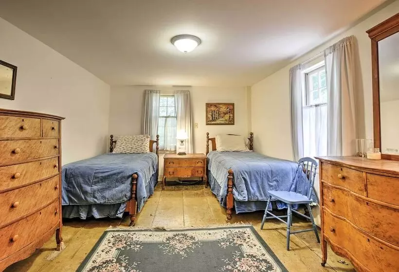 Historic Huntington Home   Walk To Westfield River