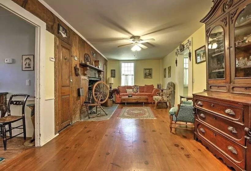 Historic Huntington Home   Walk To Westfield River